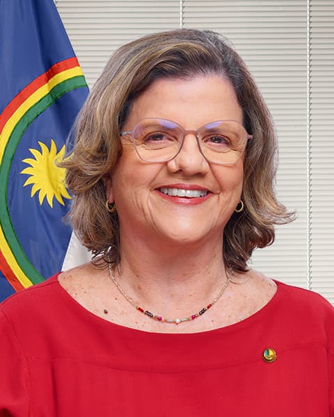 Foto oficial de Teresa Leitão